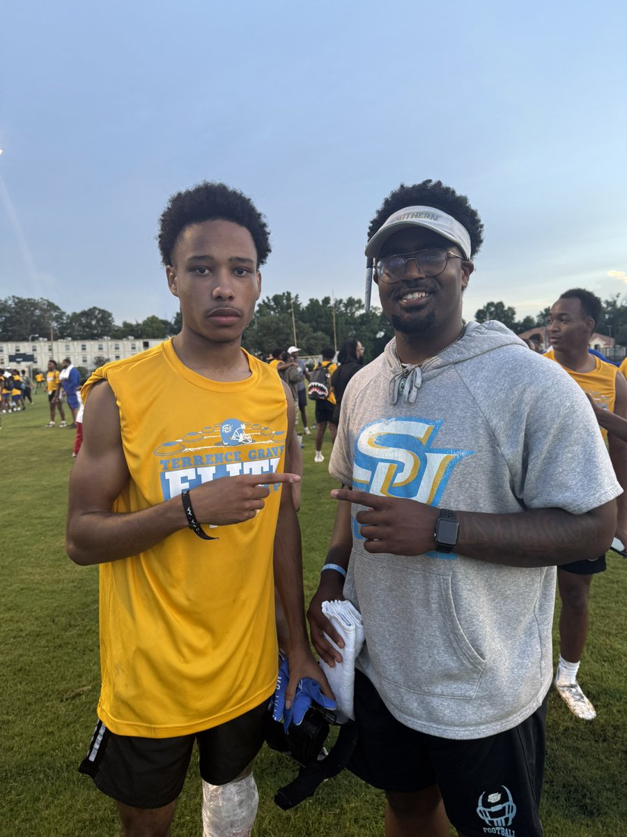 DjSm1th's tweet image. Thanks to the men above for having a great Camp at @GeauxJags thanks for having me!! @theyoungcoach1 @ShedrickMckenz2 @roderick_coach3