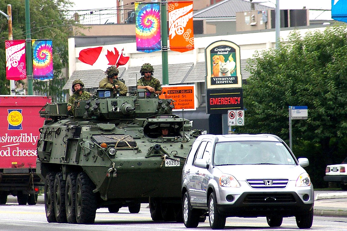 jack9simpson's tweet image. A mini Princess of Trumplandia (@realDonaldTrump ) parade set on West 4th Avenue in Vancouver in Aug 2008