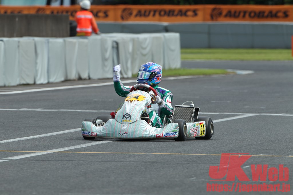 JAPANKART's tweet photo. #AUTOBACS #GPRカーティング 第4戦結果速報
OK
優勝：皆木駿輔、2位：：三村壮太郎、3位：佐藤佑月樹
Jr
優勝：坂野太絃、2位：林樹生、3位：今村昴星
Cadet
優勝：阿部瑠緯、2位：久田朱馬、3位：ユン・イサック
Shifter
優勝：中里龍昇、2位：伊藤聖七、3位：田崎脩馬

レポートはJK-Webで近日公開！ https://t.co/eEo3xFyAeq