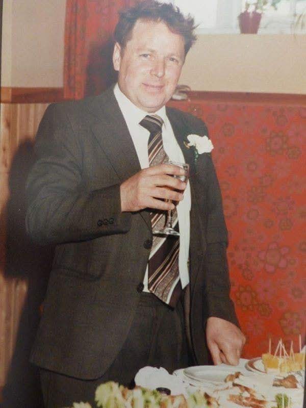TheMeldrew's tweet image. Forty years ago today I married my best friend and soul mate,we had a great life together,two daughters then suddenly I became seriously ill and needed her,instead she had an affair put me through 9 months of domestic abuse and is now trying to take the money she didn't steal 1/2