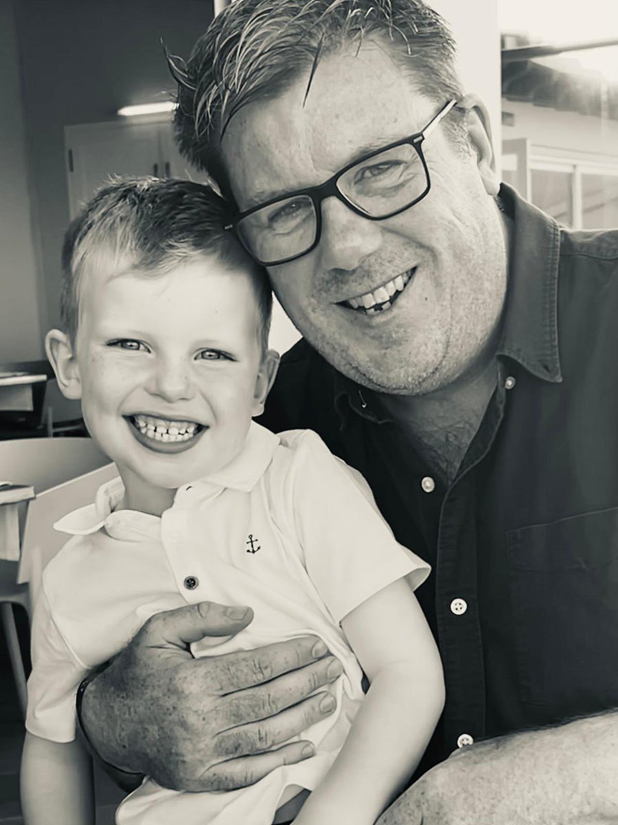 Happy Fathers Day to all the hard-working, joke-cracking, grill-mastering local Dads of Sheen 💪🏻👔
And a special shout-out to our very own Pub Dad Will. #fathersday #teammentor #thanksdad #sunsout #gardenopen #sunday #roast @eastsheenvillage @youngspubspeople @youngspubs