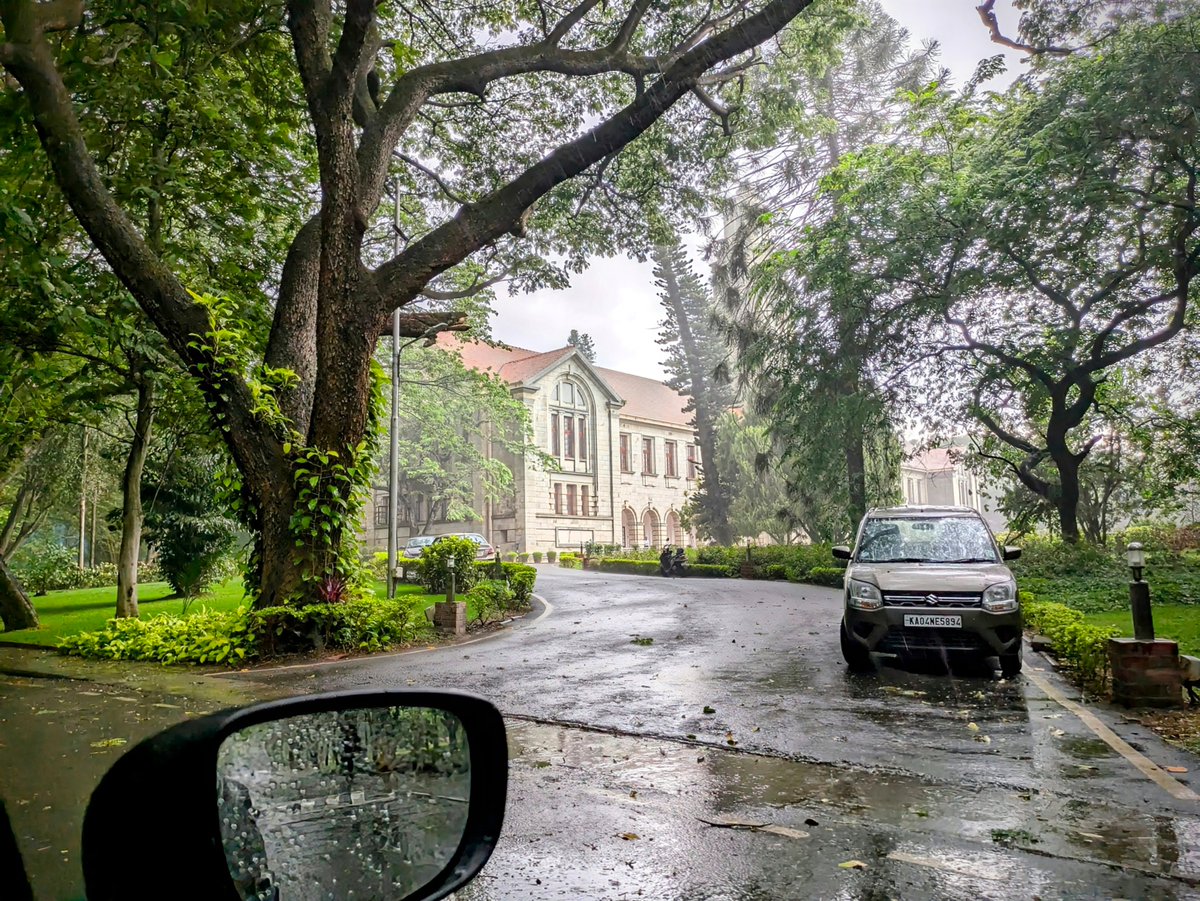 Weather on campus be like... 🌦️

#IIScframes #monsoon

📸Abishek Chandrasekhar