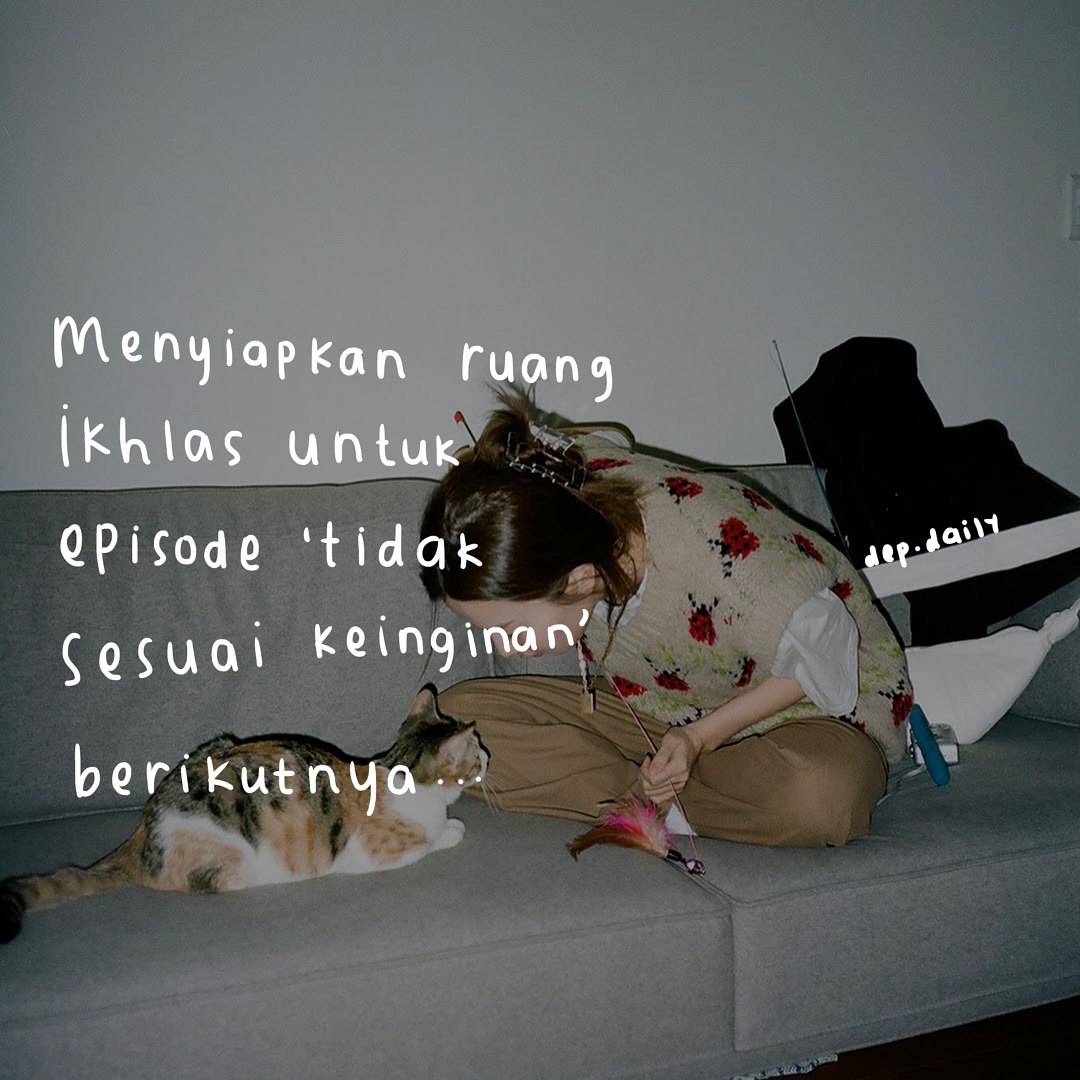 siapin ruang ikhlas tuh bukan buat orang lain, tapi biar hati kita sendiri nggak capek terus-terusan nanggung yang nggak pasti.