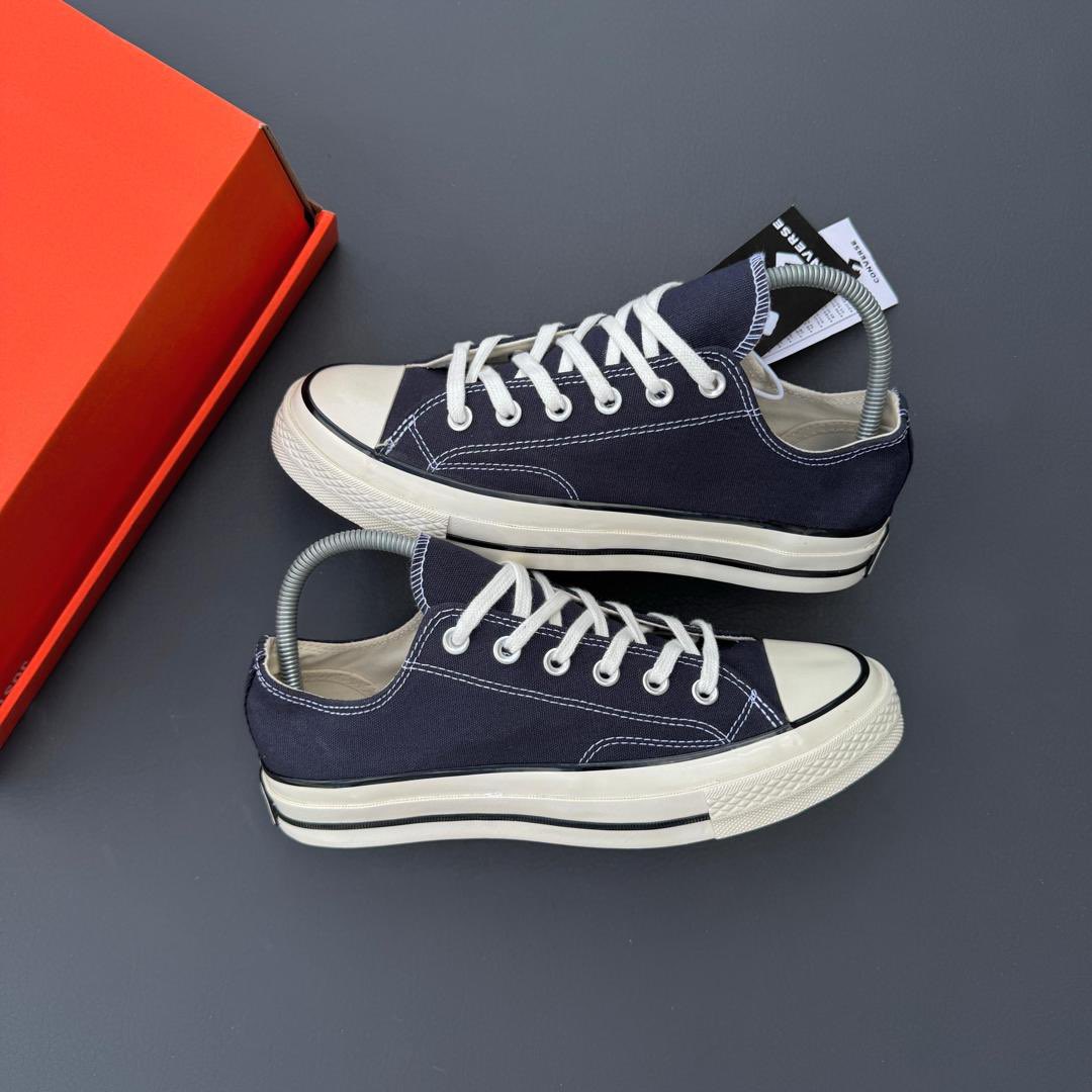 CHUCK TAYLOR

SIZE 40,41,42,43,44,45

PRICE 45,000

KARIBUNI