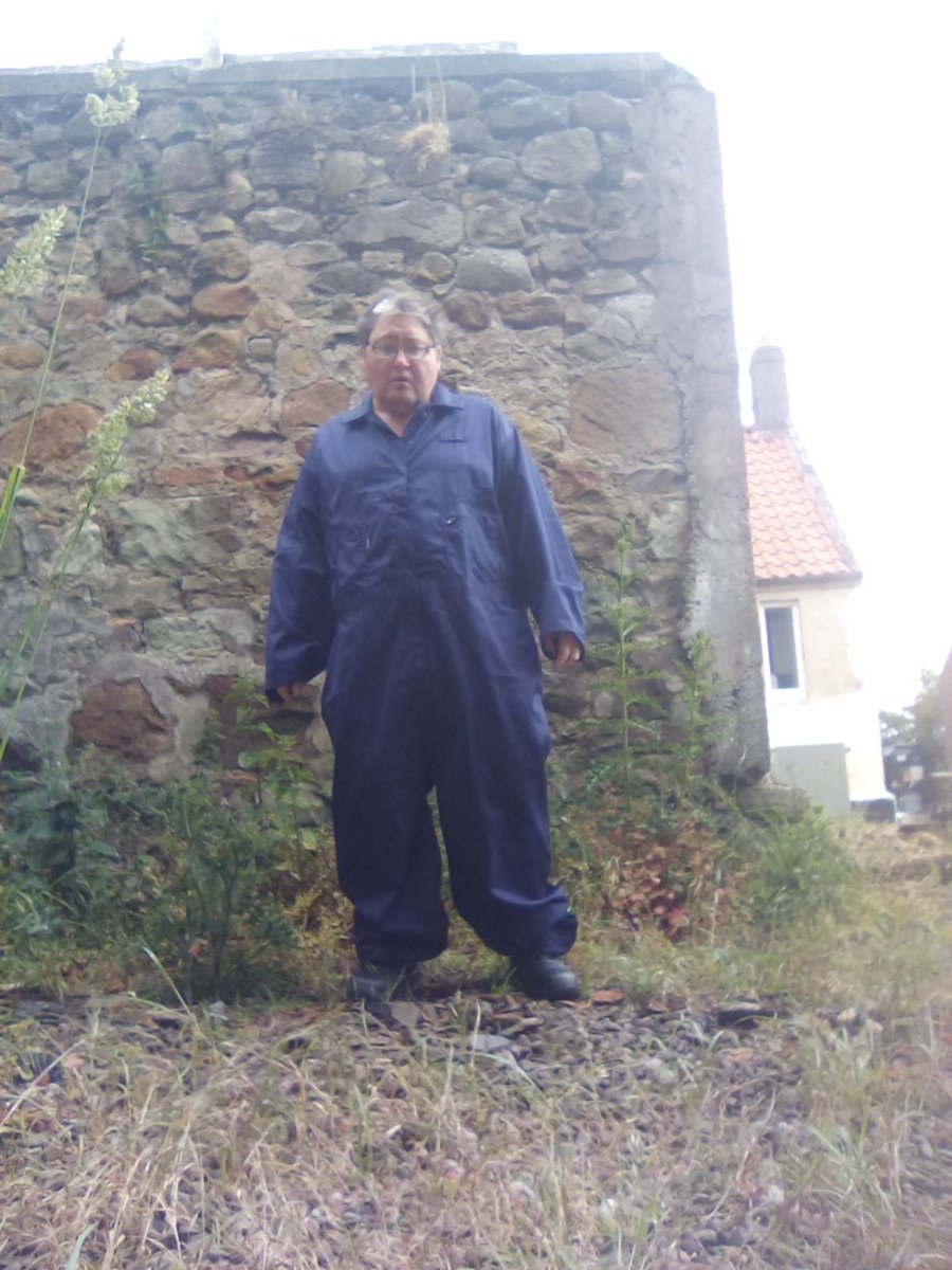 thelordoffishes's tweet image. #NewProfilePic right now there&apos;s peeps #slashing through the Amazon when I am just here minding my own business.
#vss365