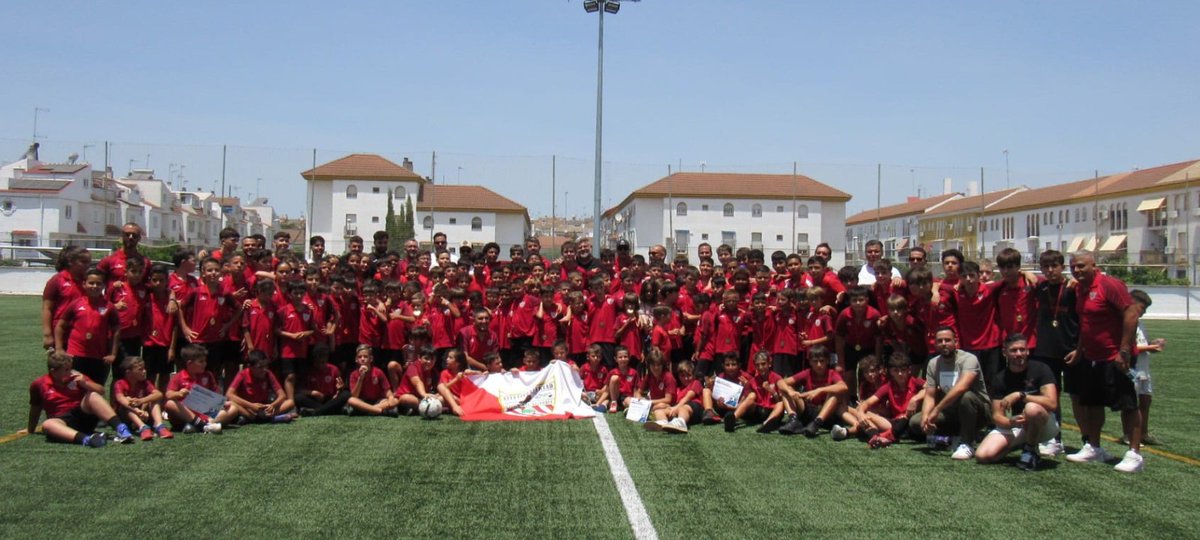 ¡No hay mas!...sin filtros....una GRAN FAMILIA........

 C.Atlético Libertad ❤️🖤🤍.