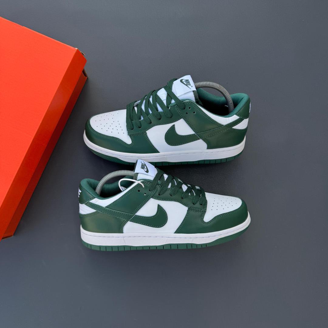 DUNK

SIZE 40,41,42,43,44

PRICE 75,000

KARIBUNI