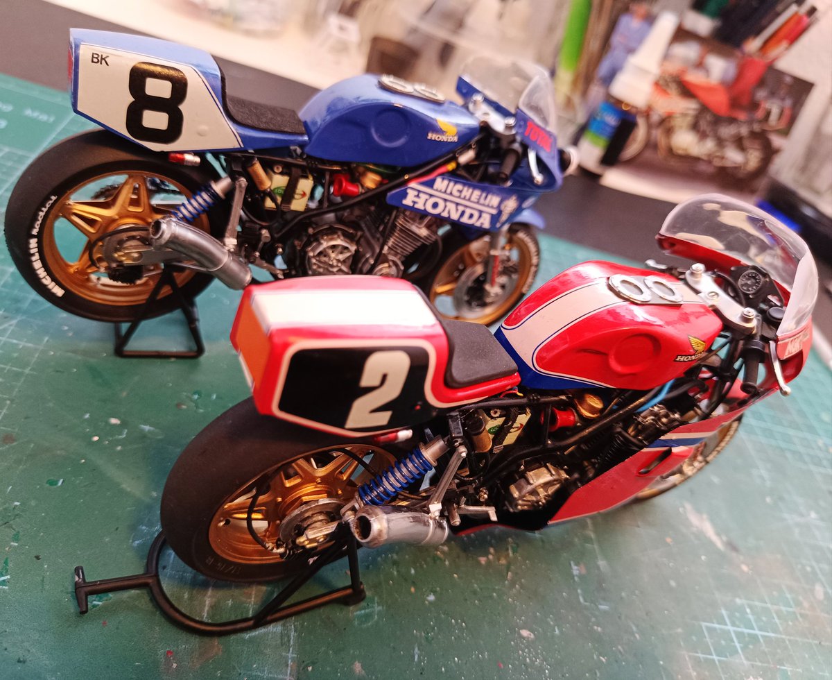 voromont's tweet image. Completadas ambas RS.
No ha sido nada fácil encajar el carenado de esta. 
De nuevo, trabajo muy gratificante la recuperación de dos maquetas con más de 35 años.
Ahora a decidir nuevo proyecto😉
#tamiya #honda #RS1000 #modeler