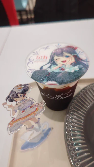 最後につくもちゃんのラテとロールケーキ食べるー! #九十九みな
