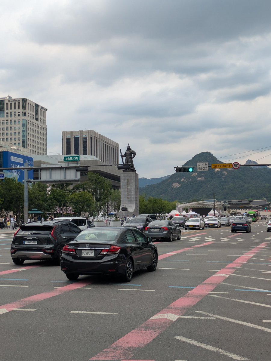 ferdram's tweet photo. In my hometown, Seoul https://t.co/8rzfIsc0ds