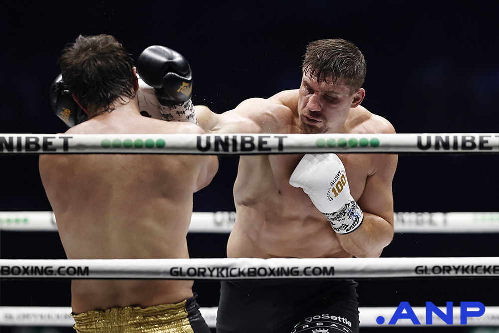 Rico Verhoeven verslaat Artem Vakhitov en is voor de veertiende keer wereldkampioen  #GLORY100 #kickboxing