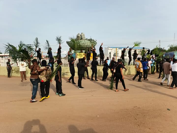 OAvadoo's tweet image. If you are in Benue, come out to wurukum market. #Stopbenuekillings 😭💔😭💔 share and repost.