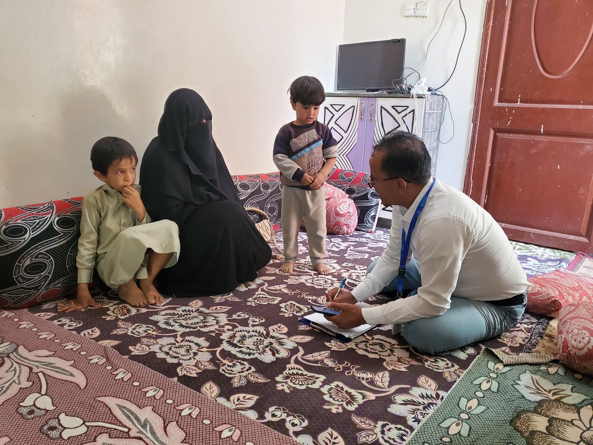 📍 اليمن: فرّت أماني من النزاع مع أطفالها الأربعة.
وبعد استقرارها في مدينةٍ جديدة، تعلّمت إحدى المهارات على أمل أن تتمكن من إعالتهم. ثم أُصيب ابنها، وتوقفت عن العمل وتراكمت الديون. 

ساعدها الدعم النقدي المقدم من المفوضية على تجاوز المحنة. ابنها يتعافى، وهي تسعى للبدء من جديد.