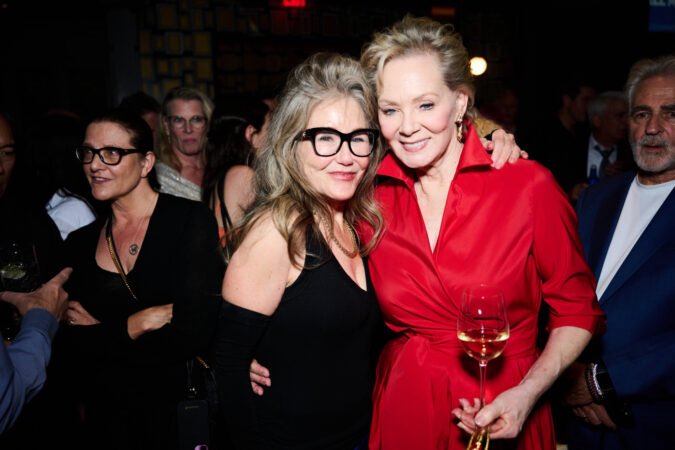 Another pic of #MaryMcDonnell and #JeanSmart at the Opening Night of Jean’s one-woman show “Call Me Izzy” 😍

📸: Valerie Terranova