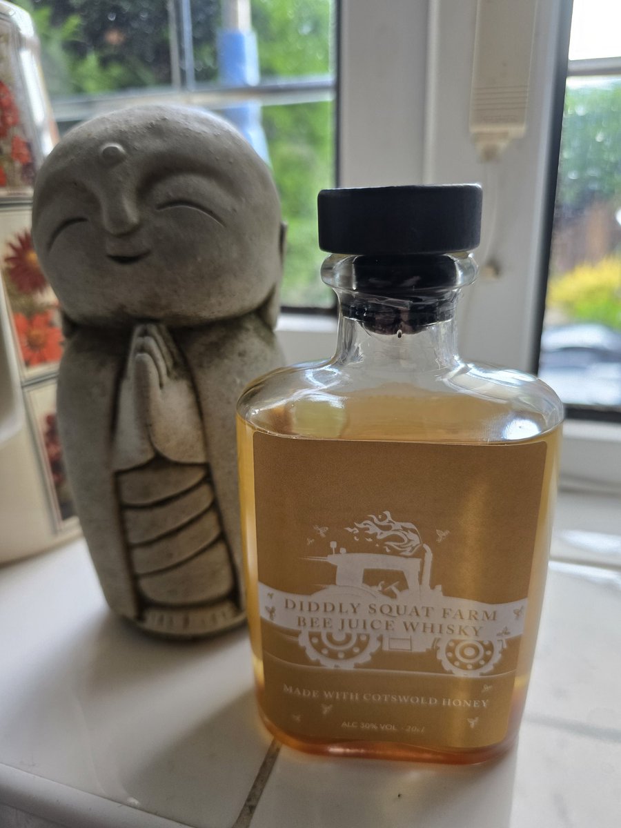 celtus's tweet image. A big shout out to @ClarksonsFarm1 Diddly Squat store.  I had an issue with delivery (not store's fault).  I emailed and couldn't have asked for better customer service.  They rectified it so quickly and in time for Fathers Day.  Thank you #DiddlySquatFarm 🐝