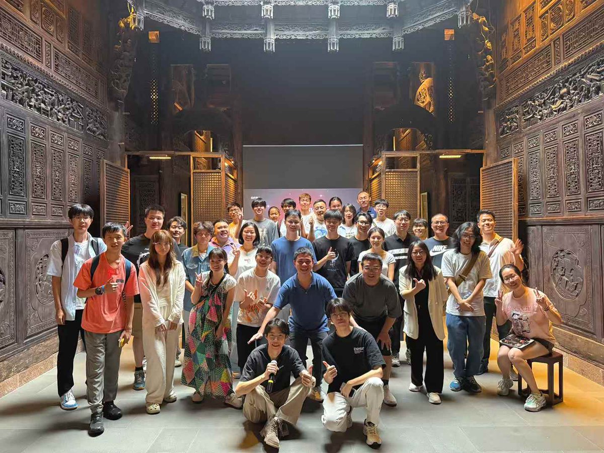 adventurex_plan's tweet image. 🚀 Just wrapped up the second BuilderUp event in Shenzhen! Creators united to spark ideas. Next up: Shanghai! Don’t miss out on shaping the AI future!
Sign up at: i.advx.cc/s/diis-sh