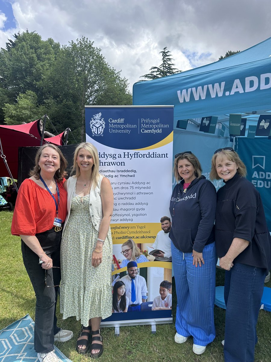 hayes_haf's tweet image. Hyrwyddo’r cyrsiau addysg gyda @AddysguCymru yn Tafwyl