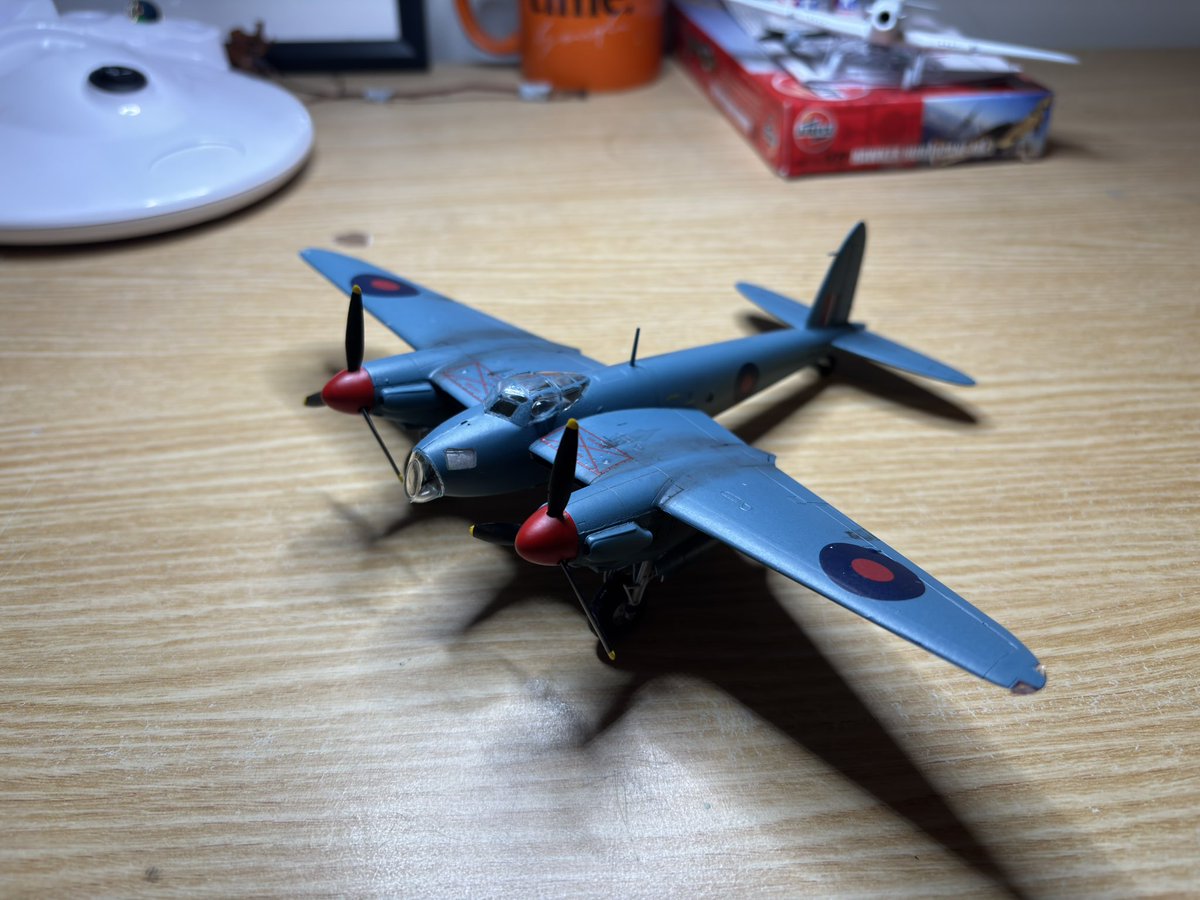 PatFromFTG's tweet image. De Havilland Mosquito, PR Mk.IV - photoreconnaissance edition!
Tamiya 1:72. Just a gorgeous finish with that blue. Really helped the smoke weathering stand out!
Few issues with the clear sprues/masking ☹️
(Propellor nose cones are my own paint decision 🤓😂)
#JFFScaleModels