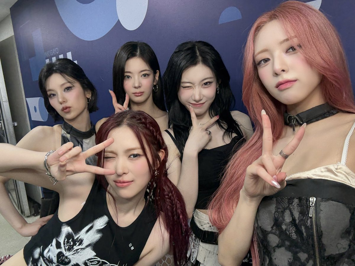 [ #인기가요 ]
ITZY로 가득 채운 이번주 후기
ㄴ 𝙒𝙤𝙧𝙩𝙝 𝙞𝙩, 𝙬𝙤𝙧𝙩𝙝 𝙞𝙩.★..

#ITZY #MIDZY <a href="/ITZYofficial/">ITZY</a>
#ITZY_GirlsWillBeGirls
#ITZY_GWBG
#ITZY_KissAndTell