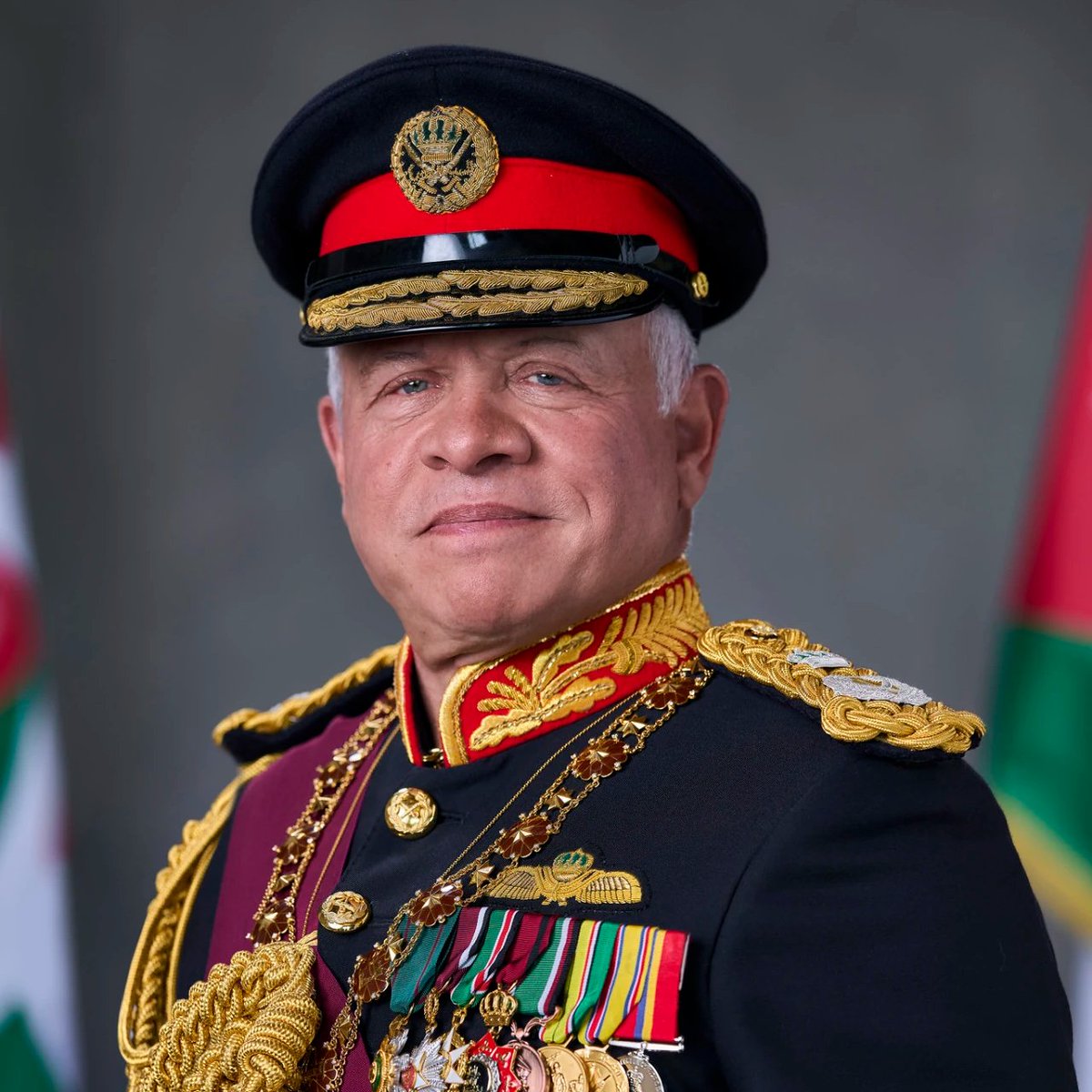Bu kişi İsrail'in Ürdün hava sahasını kullanmasına izin veriyor, ama aynı zamanda İran'ın füzelerini vurma emri de veriyor. Müslüman dünyasının en büyük hainlerinden birisidir.

#TelAviv | Demir Kubbe | #füze | İsrail-İran