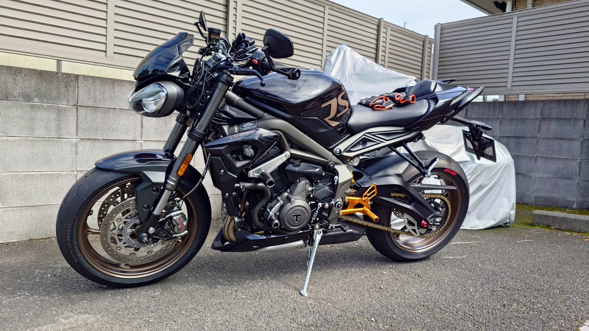 FdLuEmUaRlS's tweet photo. メンテナンスからバイク戻って来た。
1年ぶりにバイク乗った。
3気筒やっぱええな。 https://t.co/4Jt2OB9hjO