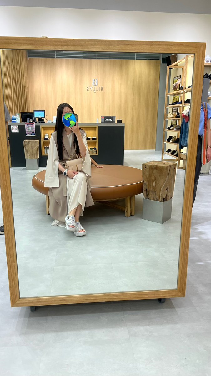 em____us's tweet image. サンダル買いに来た🌻🍉🏖️🎐