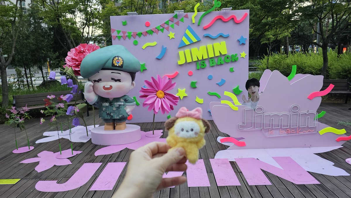 어제 새벽 기차 타기전 찾아간
🌸지민블루밍가든🌸
조명 없어도 너무 예쁘네요😍

<a href="/ALLFORJIMIN_KOR/">올포지민</a>
감사합니다🙏