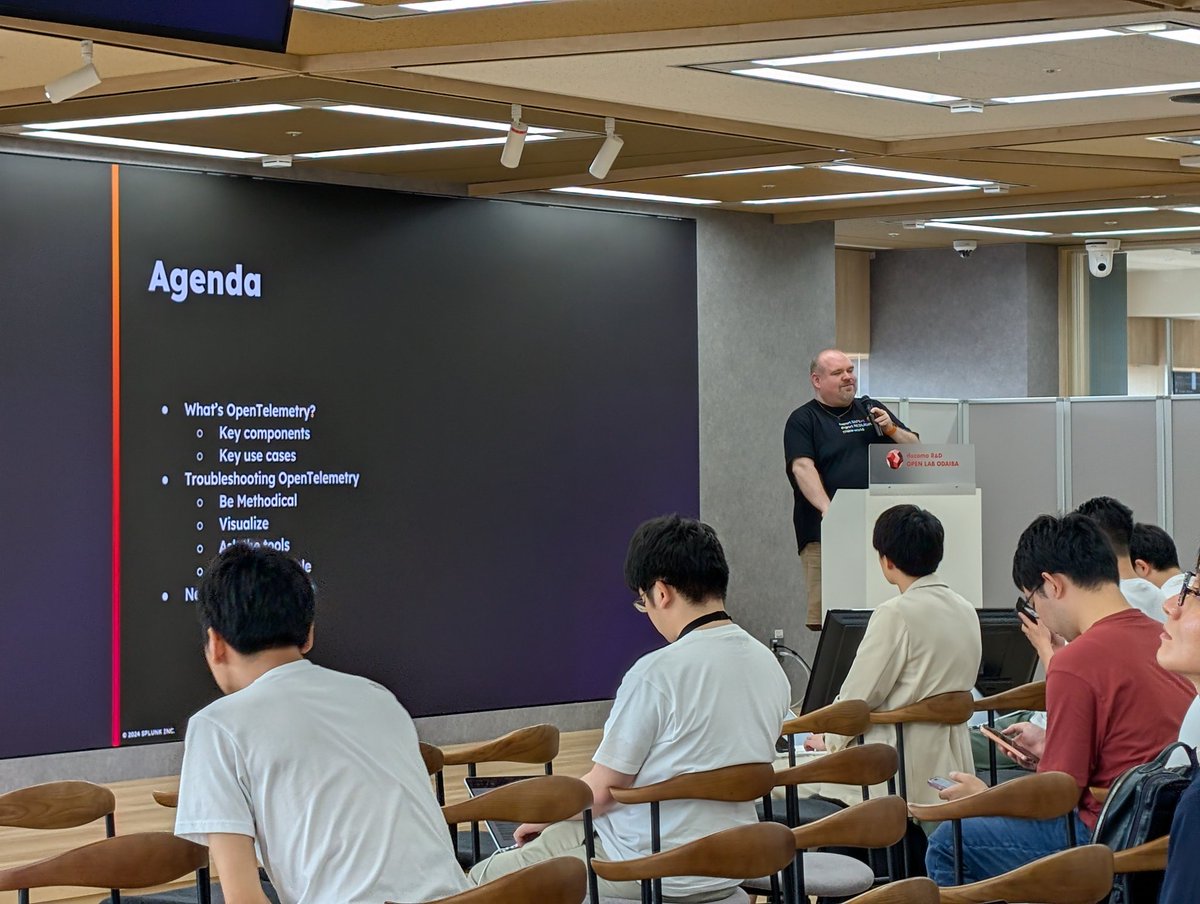 ymotongpoo's tweet image. Greg&apos;s talk about how to troubleshoot OTel Collector! #CNCJ #OpenTelemetry #KubeCon