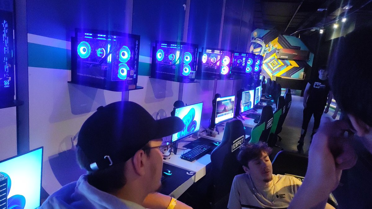 Papa de Neo tweet media