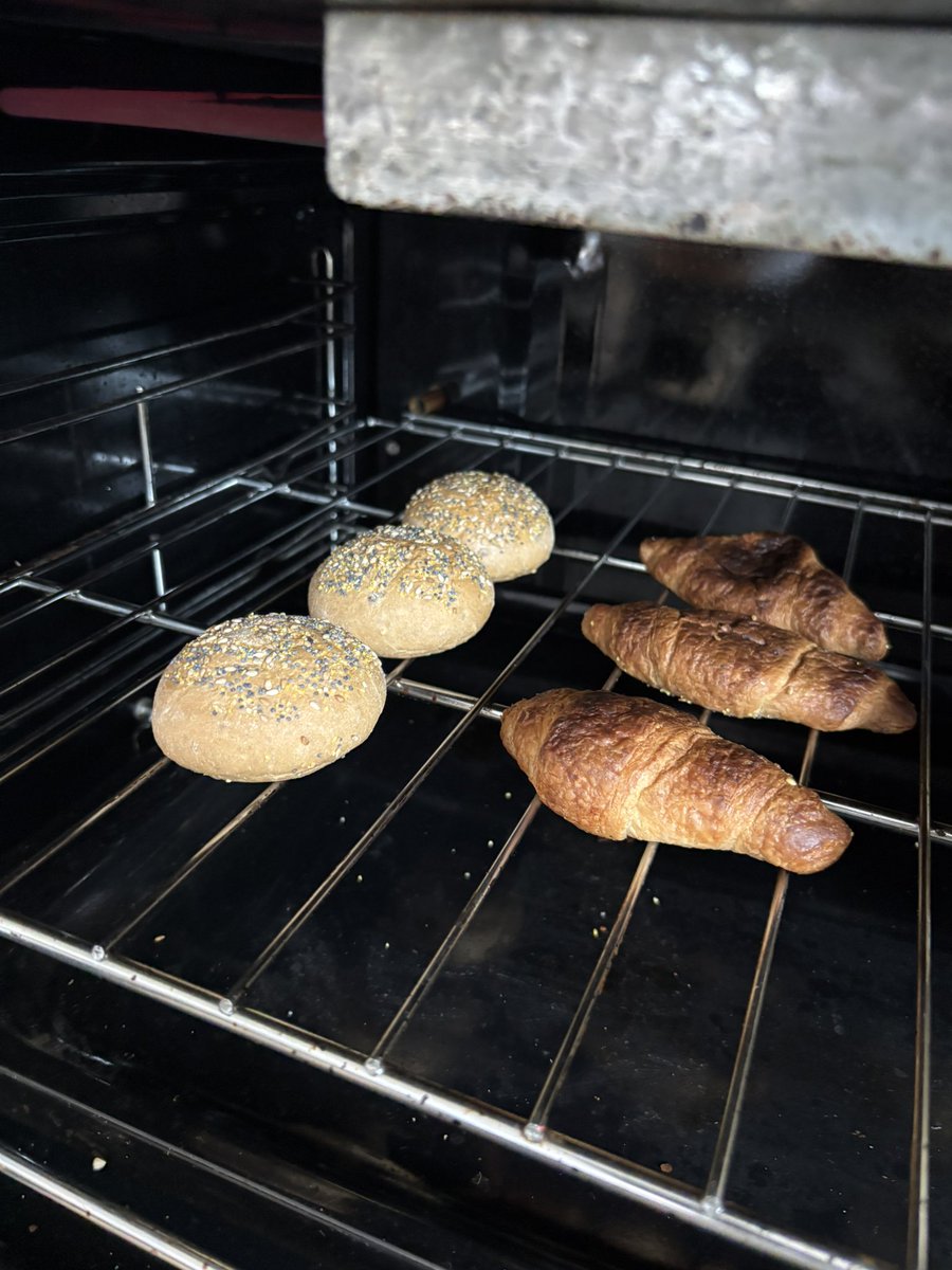 Vaderdag 2025: Zelf de broodjes maar in de oven gedaan. 😉

#vaderdag #FathersDay #FathersDay2025