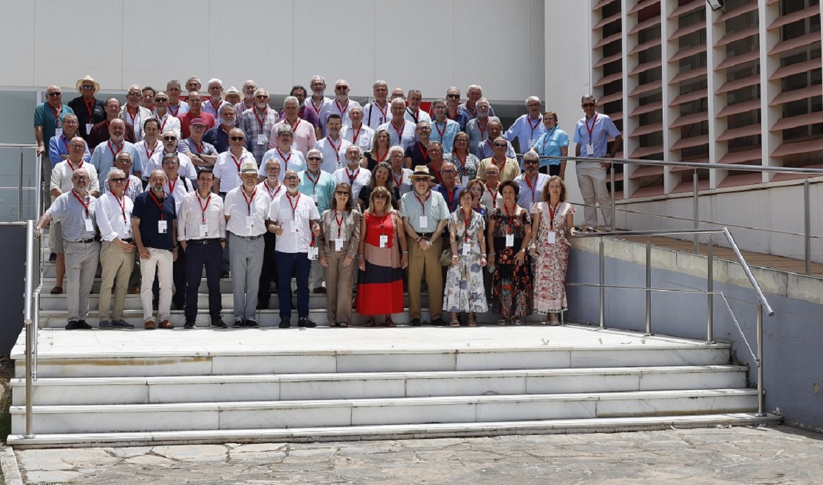 J. Vicente Rodríguez (@josevirodriguez) on Twitter photo El laboratorio de I+D de Fujitsu de los años 80, germen de la #Málaga tech, revive en el recuerdo. Su legado fue enorme: gran cantera de talento para <a href="/PTAMalaga/">Málaga TechPark</a> e <a href="/InfoUMA/">Universidad de Málaga</a> Un grupo de 70 extrabajadores ha celebrado un emotivo reencuentro laopiniondemalaga.es/malaga/2025/06… <a href="/opiniondemalaga/">La Opinión de Málaga</a> El laboratorio de I+D de Fujitsu de los años 80, germen de la #Málaga tech, revive en el recuerdo. Su legado fue enorme: gran cantera de talento para <a href="/PTAMalaga/">Málaga TechPark</a> e <a href="/InfoUMA/">Universidad de Málaga</a> Un grupo de 70 extrabajadores ha celebrado un emotivo reencuentro laopiniondemalaga.es/malaga/2025/06… <a href="/opiniondemalaga/">La Opinión de Málaga</a>