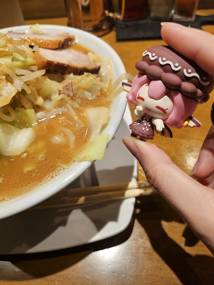 MysteriousNazo's tweet photo. late night ramen with Mystia after touhou fest 🤎 https://t.co/PQlIyQl0pz