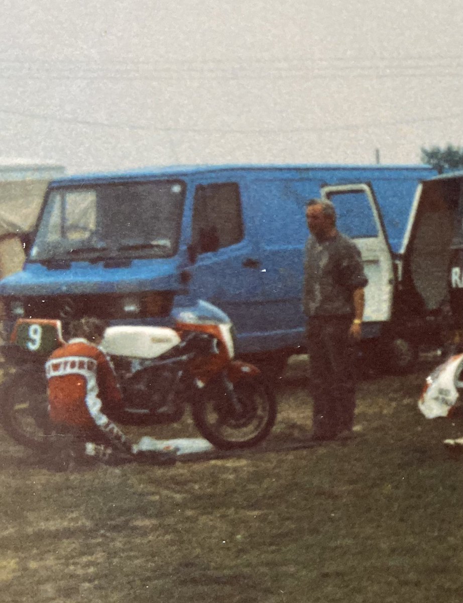 Me and Dad 1986 <a href="/SnettertonMSV/">Snetterton Circuit</a> good times were had and many memories were made together😁