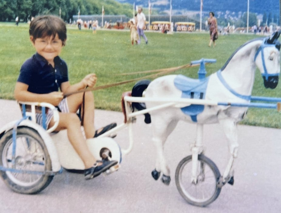 Et voilà 50 ans. 
Merci pour la montagne de messages je n’ai pas pu répondre à tout le monde mais je vais continuer à galoper un peu. 
Et pour définitivement clore cette question que l’on me pose chaque semaine : NON je ne me teins PAS les cheveux. Love.