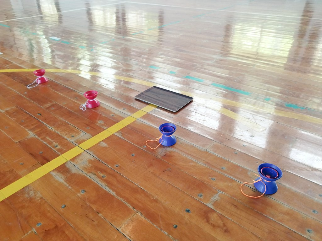 ヨーヨー練習中、噛んだヨーヨーに激突されてイタタ･･･笑