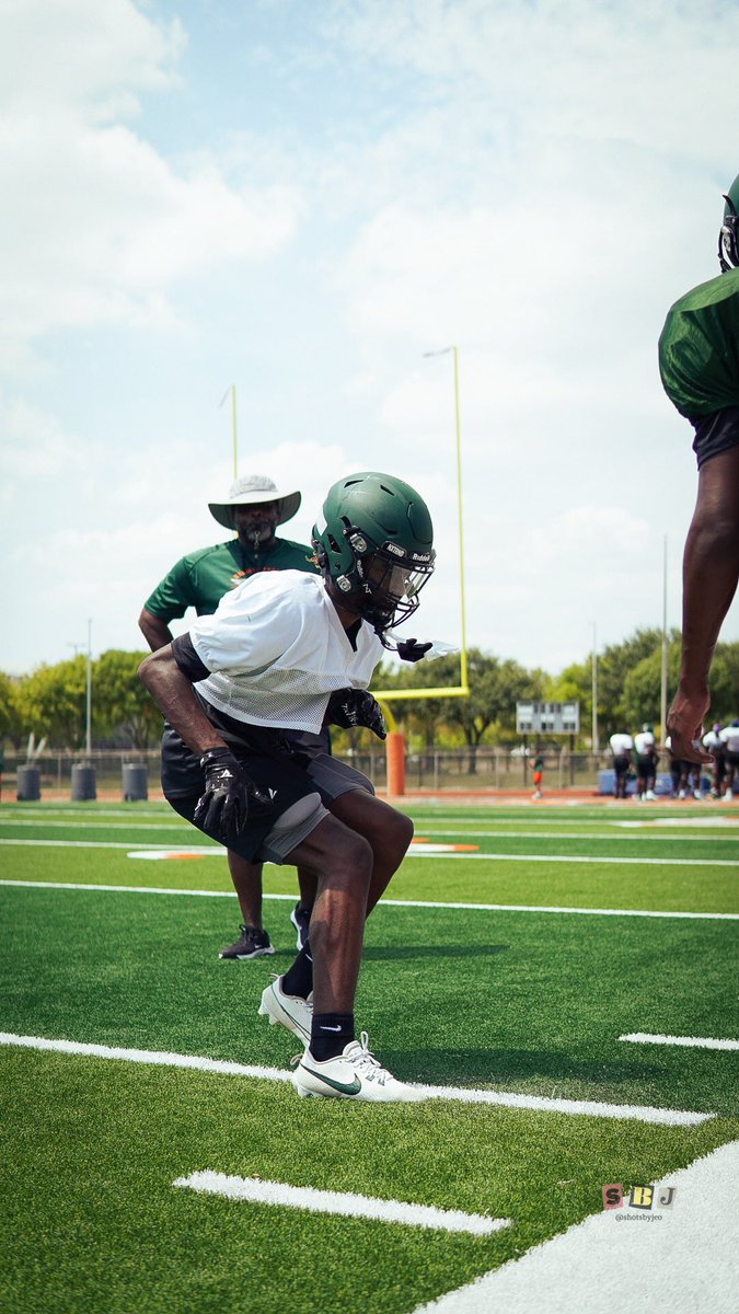 troy7williams's tweet image. CO 27’
wr/db 6’0 150
cell:2142867327

Hudl: hudl.com/v/2QtCCi