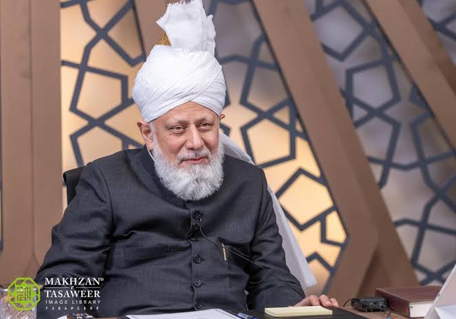 loveforall97's tweet photo. Global powers are desperate in seeking to attain the largest possible contracts to sell destructive weapons that, once fired, do not distinguish between the innocent and the guilty.
- Hazrat Mirza Masroor Ahmad
#AhmadiyyaForPeace
#StopArms https://t.co/FP5niSMQaE