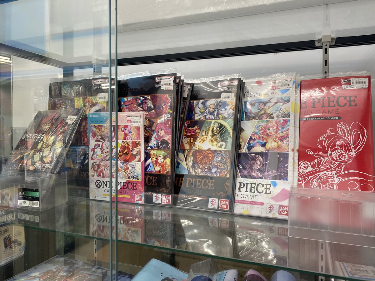 【ワンピースカードゲーム入荷情報】
ナミ　プレイマット　¥3,980
プレミアムカードコレクションなど
¥1,980〜

販売中です
お探しの方は193まで
#ワンピカード #ワンピースカードゲーム