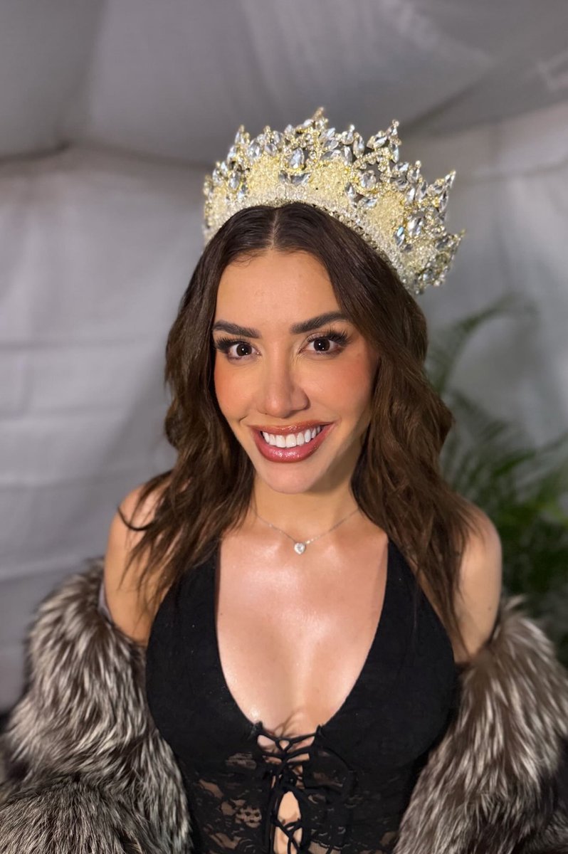universokarime's tweet photo. novena maravilla del mundo: Karime Pindter😎🏰😍
irrreal de hermosa @realkarime
#PRIDE2025 #PrideMonth #pride #PrideGDL #KarimePindterᅠᅠ https://t.co/AjjD7f0Lgj