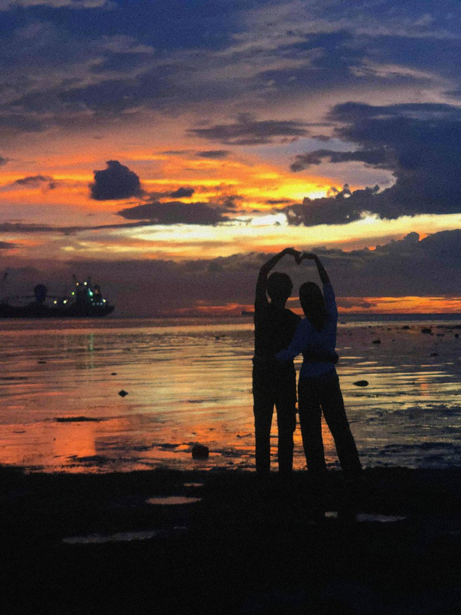 its_xyrah's tweet photo. seas the day, and seize the love https://t.co/s8DULAWJyo