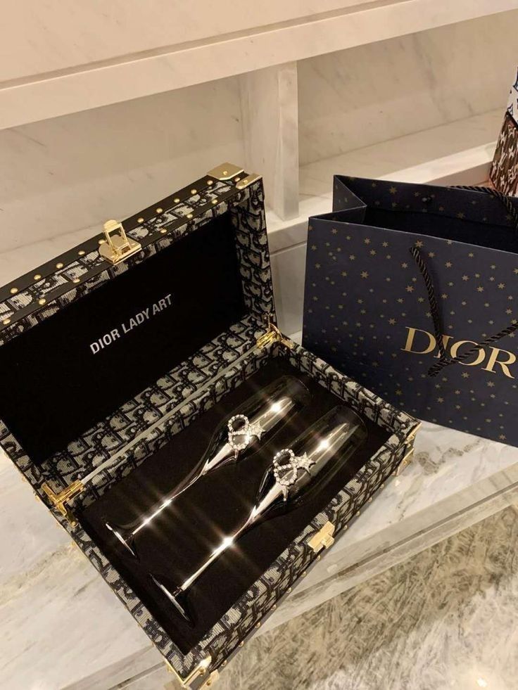 Happy wedding om je dan shania onyyii! Bahagia selalu kalian, semakin banyak cinta menyelimuti kalian. Maaf ga bisa datang semalam 🤧 ada hadiah kecil dari aku 🫴 <a href="/nomoresojuplz/">Je</a> @ningningzr

#JeNyaStory