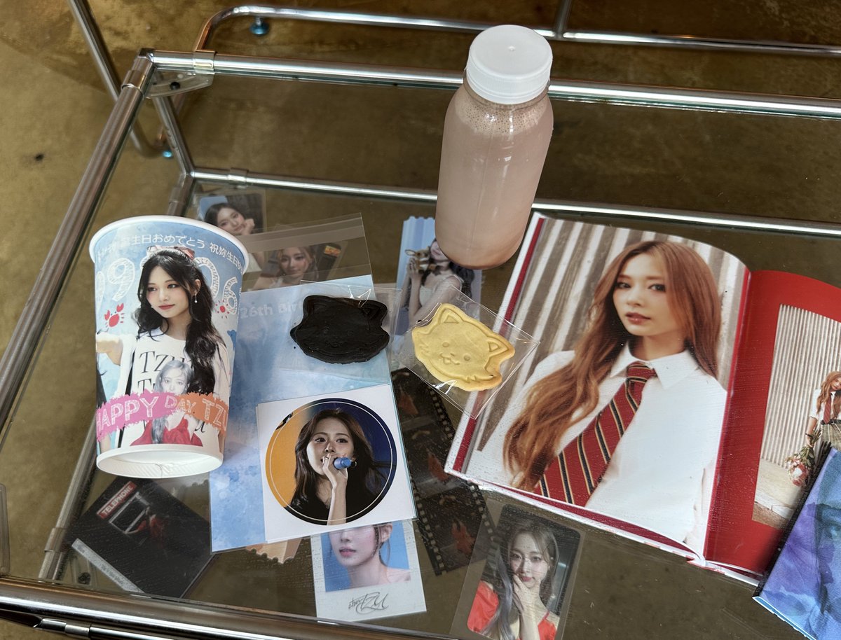 🐾 TZUYU BIRTHDAY CAFE EVENT 🐾

本日12時からカフェOPENしております！
本日最終日となります。
ぜひお祝いしに遊びに来てください✨

12:00-19:00 
※18時30分から撤収作業を始めます。

📍 카페 먼로
(서울시 마포구 양화로6길 57 3층) 
m.place.naver.com/restaurant/107…

#TWICE #트와이스 #TZUYU #쯔위