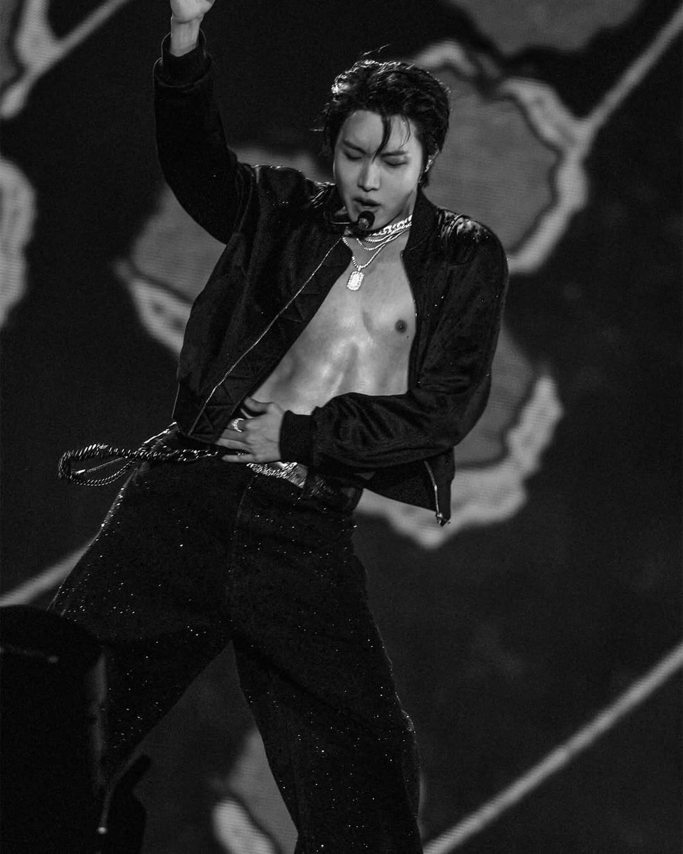 RM91227's tweet image. 🖤🖤