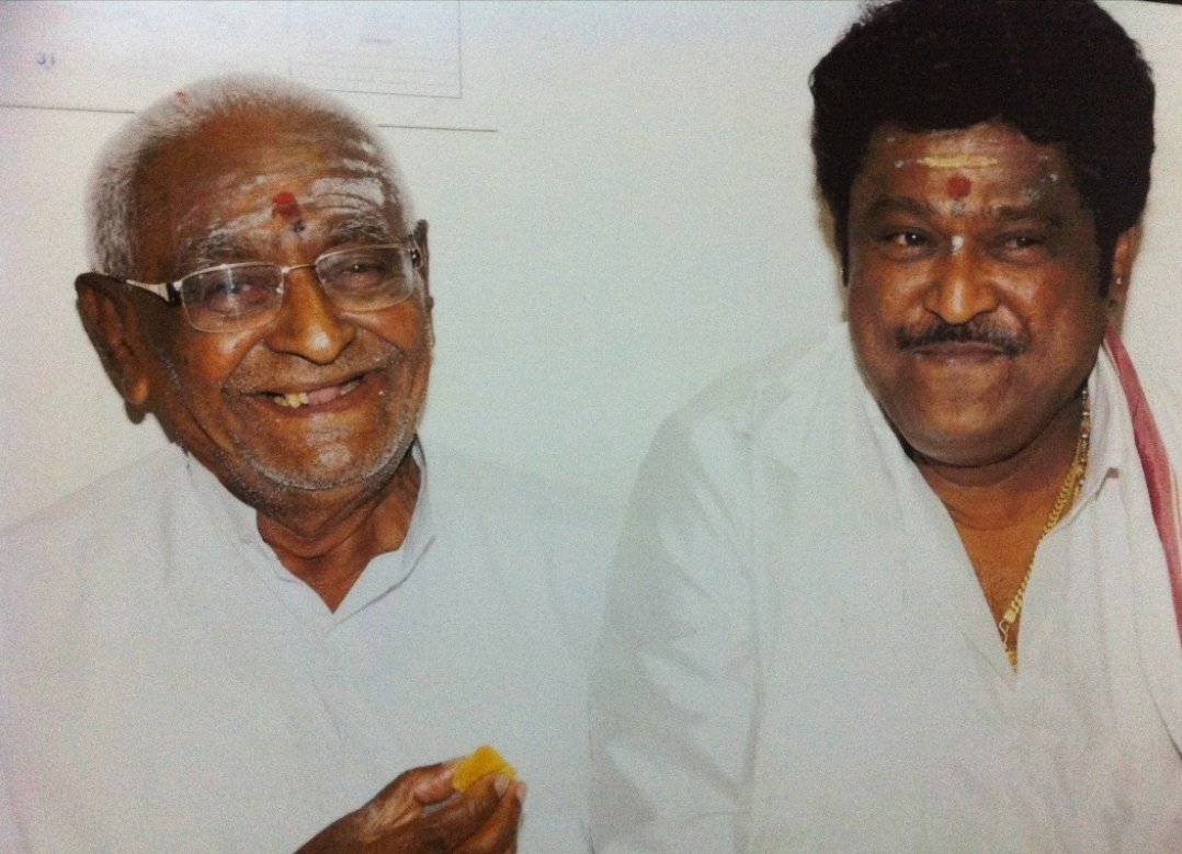 Jaggesh2's tweet photo. ಅಪ್ಪ 
ನನ್ನ(ಆ)ಗಸ 
ನನ್ನ(ಪ್ರ)ಪಂಚ 
ನನ್ನತಪ್ಪಿಗೆ ಅಪ್ಪ ಡಂಡಿಸಿ ಮಂಡಿಯೂರಿಸಿ ಶಿಕ್ಷಿಸಿದಾಗ 
ಸಂತೈಸುವ ಅಮ್ಮ ದೇವರಂತೆ ಕಂಡಳು!
ಕಾಲಉರುಳಿ ತಂದೆಯಾಗಿ ತಾತನಾಗಿ ನಿರ್ಗಮಿಸಿದ ಅಪ್ಪನ 
ನೆನೆದಾಗ ನನ್ನಯಶಸ್ಸಿನ ಬದುಕಿಗೆ ಅಧ್ಯಾಪಕ ಆಗಿದ್ದ ಅಪ್ಪ.
ತಂದೆಯ ತ್ಯಾಗ ತಂದೆಯಾದಾಗ ಅರಿವು!
ತನ್ನೆನ್ನೆ ನೀಡಿ ಪ್ರೀತಿಮಾತ್ರ ಬೇಡುವ ಅನಾಥ ಅಪ್ಪ😭iloveu https://t.co/rgzmy12fwq