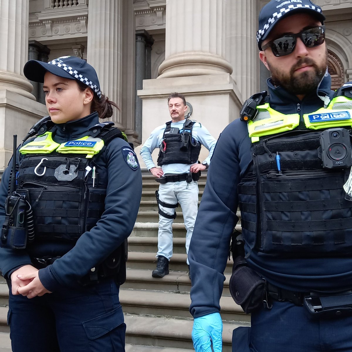 CJMurrumbeena's tweet image. This detective grabbed a woman by the hair and threw her down the Parliament steps on Spring Street. 

#SpringSt