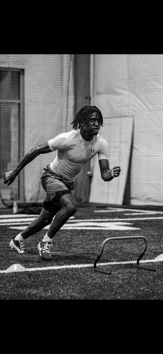 hudl.com/v/2QrjsQ
Fast , Physical, Great Ball Skills, Great Hands, 6’2 188 WR ! Very Coachable