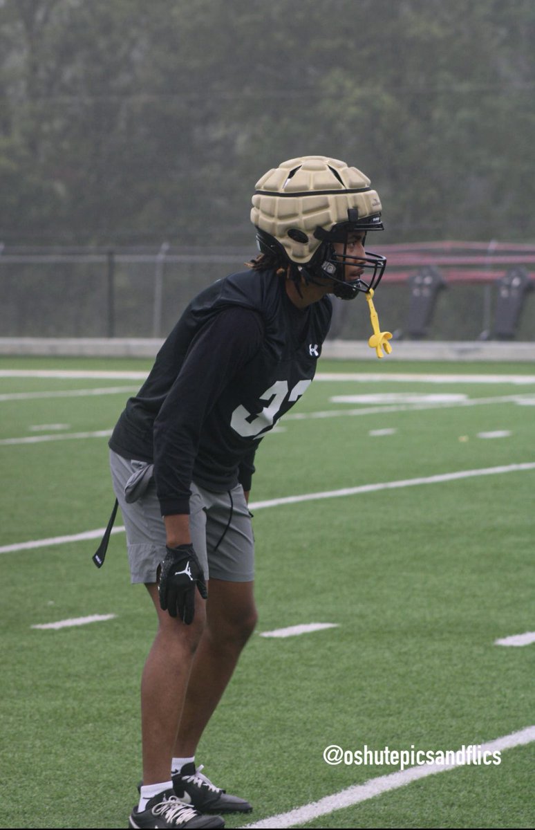 coaches tomorrow is june 15th know im a dog but im still friendly though 😉📲