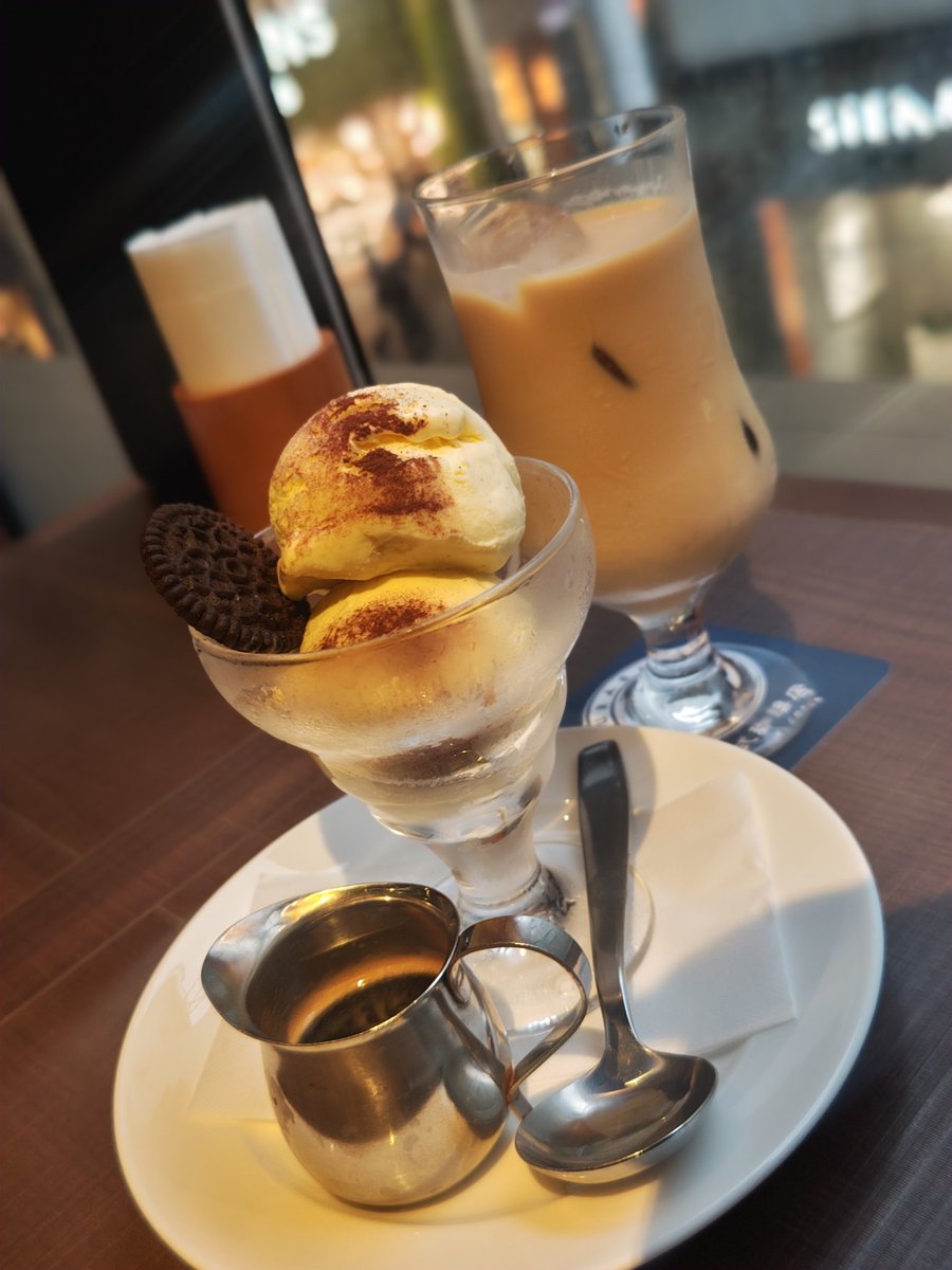 本日イベント最終日🎤🎵配信予定15時〜18時〜最終枠20時〜⛩️歌ったりものまねしたりマジックしたり楽器吹いたりモッパンしたり🃏♥🎺🎵🍴アイドルに一矢報います🏹おじさん芸人広島の竜児です。わっしょい🙌🌹#SHOWROOM #イベント #カラオケ #ものまね #マジック #楽器演奏 
showroom-live.com/r/hanpirei