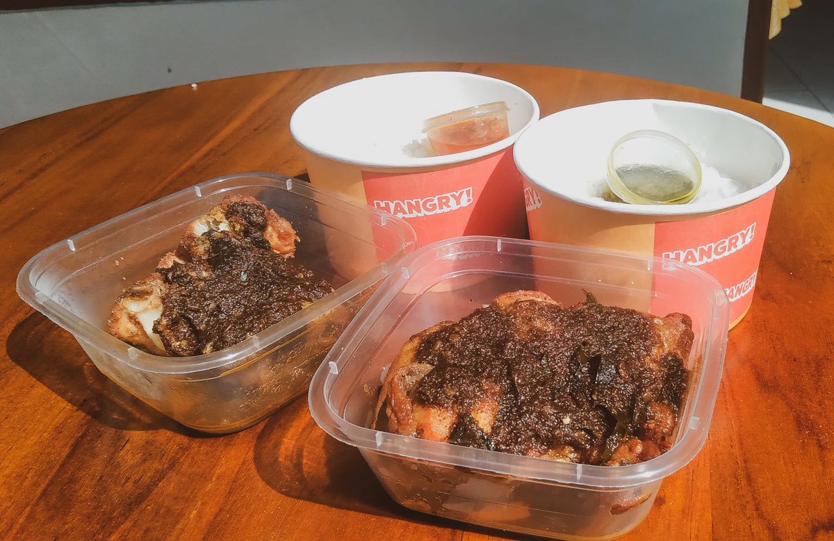Hari minggu malas masak akhirnya nemu ayam yang vibes nya ala-ala sultan timur tengah yang harganya super murah, namanya Ayam Habibi by <a href="/hangry_id/">Hangry Indonesia</a> 

Wangi nya bikin laper banget, rasa rempah-rempahnya juga nampol, ENAK POLLL dibarengin sama sambal nya. Bumbu nya kerasa sampe