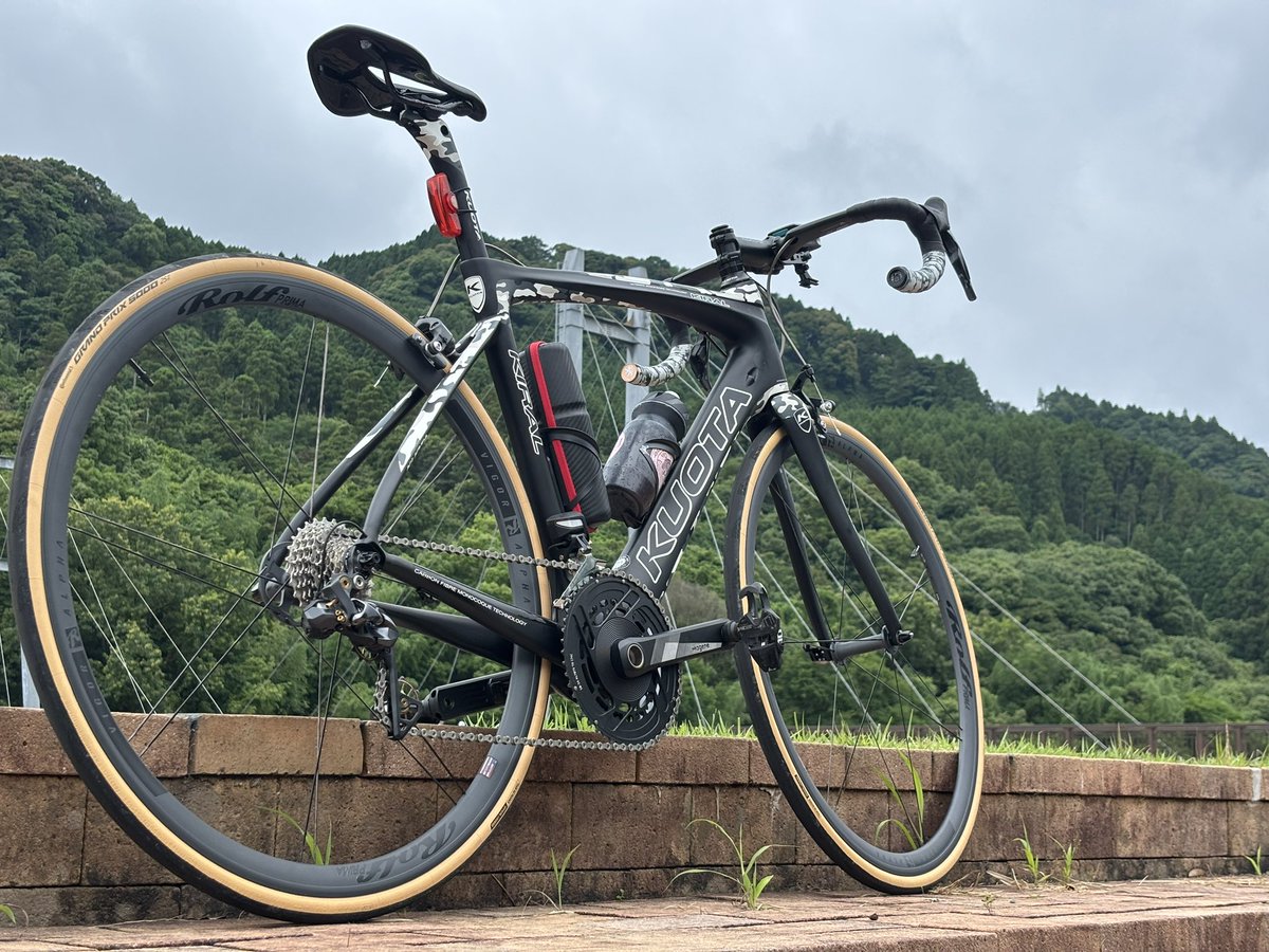 beginnerman888's tweet photo. 4,5月は土日も仕事漬け😭
なかなかロードバイクに乗れずでしたが、今日は朝だけ晴れるということで、ゆるーく乗ってきました🚴
が、まさかの帰りは雨が…。
びしょ濡れになりながらペダルを漕ぐハメになりました☔️
でもまぁ、こういうのもたまには悪くないですな！ https://t.co/KAUtK9e0bO